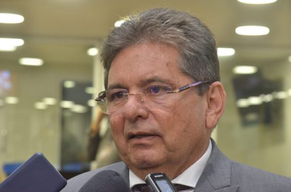 Presidente da Assembleia Legislativa, Adriano Galdino, diz não acreditar na redução do número de deputados estaduais na Paraíba
