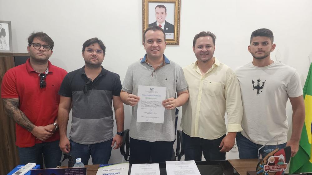 Prefeito de São Mamede assina ordens de serviços para construção de praças de lazer e implantação de energia Solar nos prédios públicos