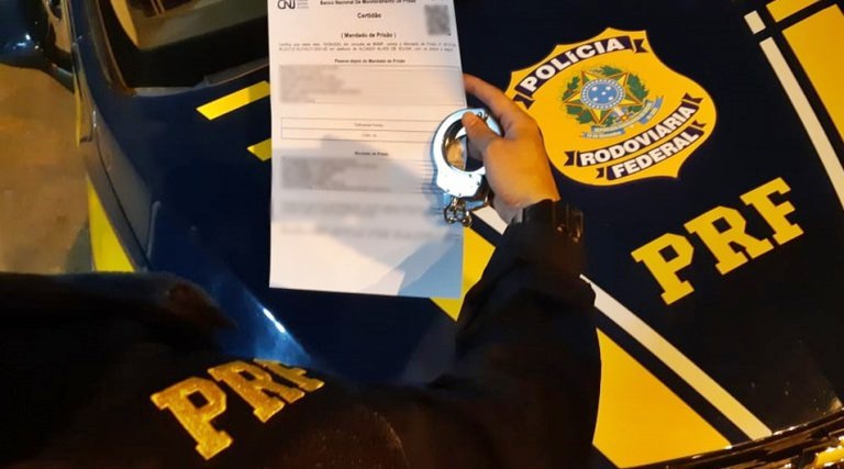 Homem com mandado de prisão por não pagar pensão alimentícia é preso pela PRF na Paraíba