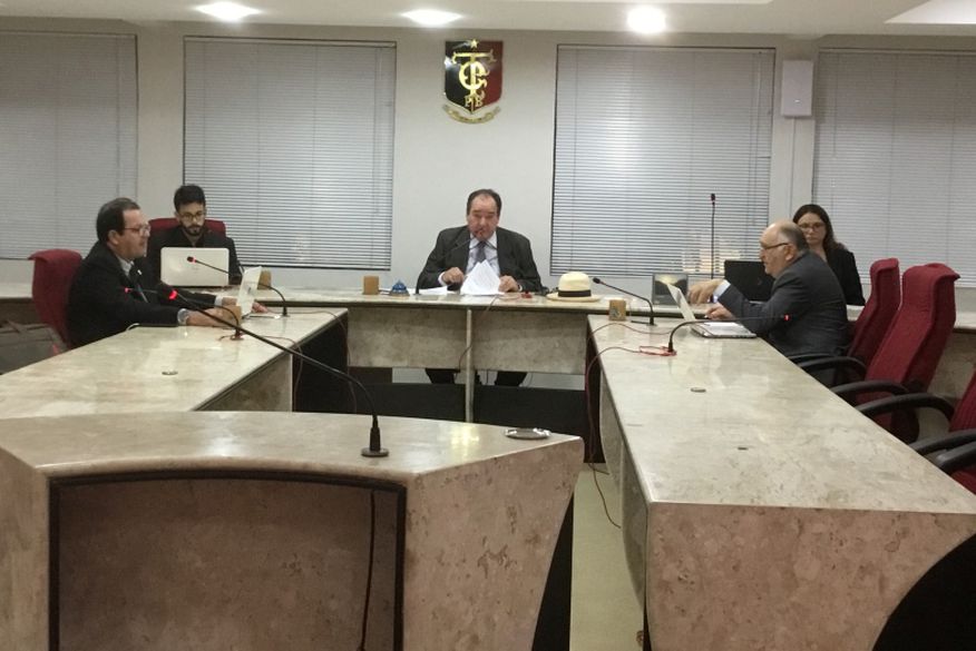 Tribunal de Contas da Paraíba intima ex-prefeito por compra irregular de peças e pneus e locação de veículos pertencentes a ele mesmo