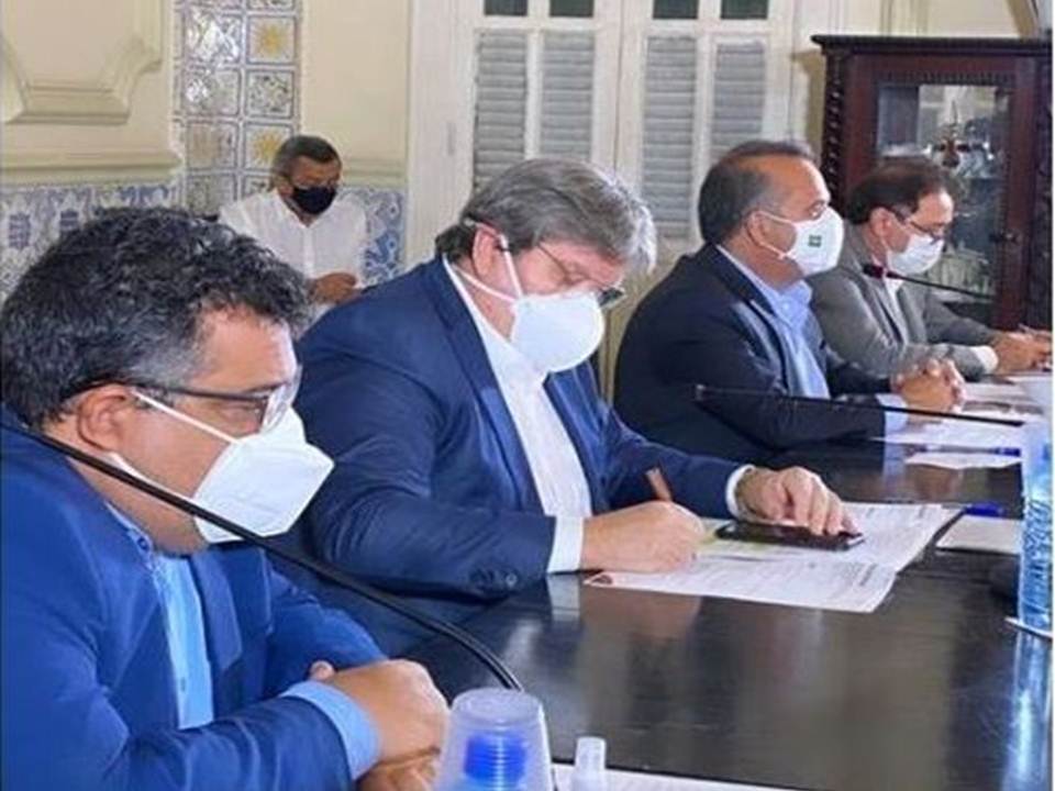 Ministro se reúne com quatro governadores do Nordeste para assinar pré-acordo sobre transposição do Rio São Francisco