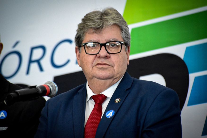 João Azevêdo anuncia pagamento do 13º e garante pagar folha de dezembro até o Natal