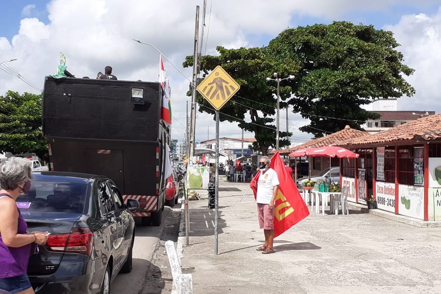 Carreatas contra e a favor do governo Bolsonaro são registradas neste 1º de maio em João Pessoa