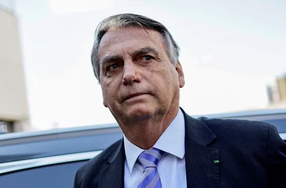 Jair Bolsonaro é citado mais de 70 vezes em decisão que embasou operação da PF