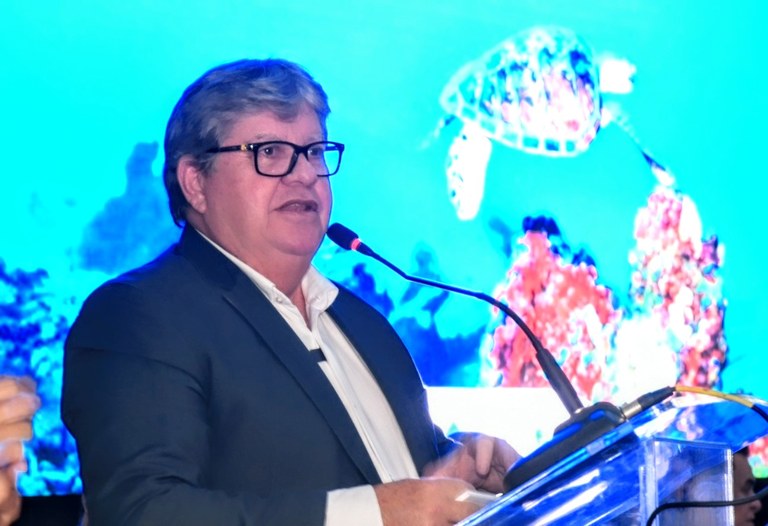 Governador não vai sair do PSB, convive com crise interna no partido e agirá para impedir arrevoada de prefeitos