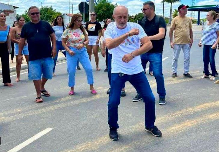 Prefeito da dancinha é o que ganha menos na Paraíba