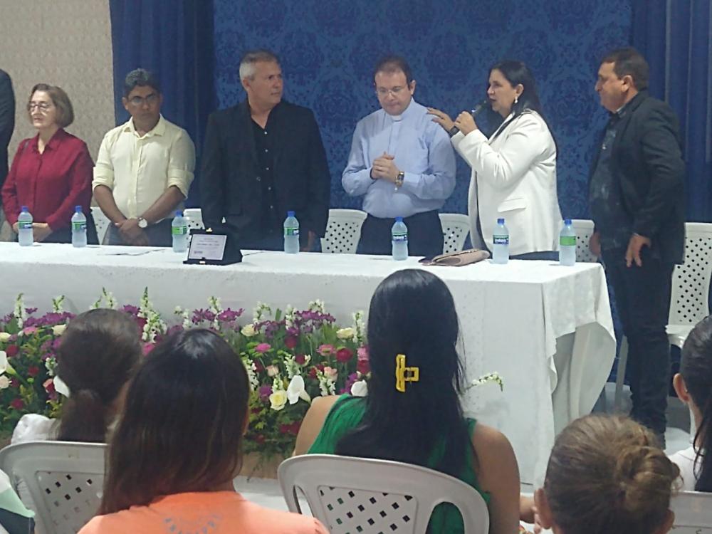 Padre Fabricio recebeu a Comenda na Câmara Municipal de São Mamede 