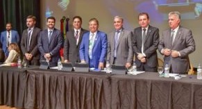 ALPB concede cidadania paraibana a André Luiz Ceciliano e medalha Epitácio Pessoa a Newton Vita