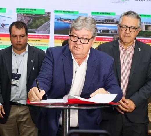 João Azevedo e Alexandre Padilha assinam ampliação de cessão do Porto de Cabedelo