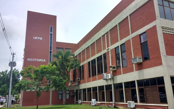 Estudante de medicina tem matrícula cancelada na UFPB por fraude no sistema de cotas