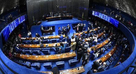 Senado aprova PEC que criminaliza porte de qualquer quantidade de droga