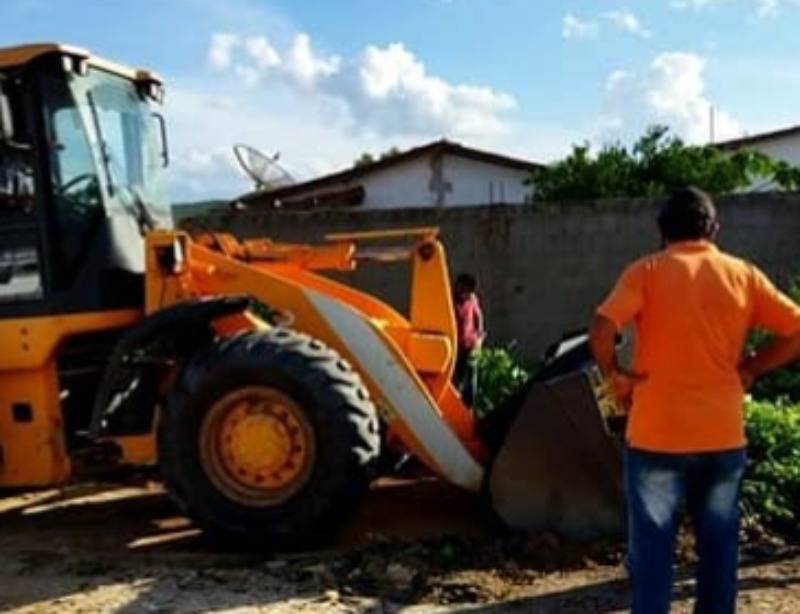 Prefeitura de Junco do Seridó realiza ação de limpeza em áreas da cidade