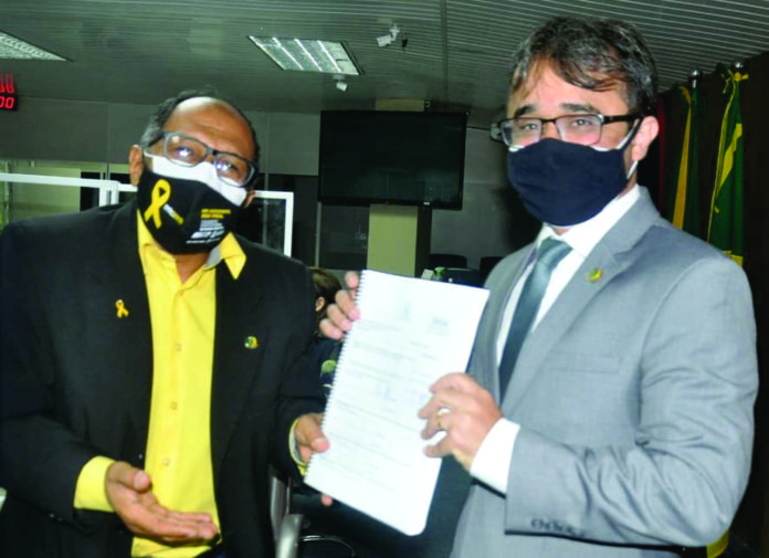 Waldeny recebe projeto do Poder Executivo da Lei de Diretrizes Orçamentárias 2022