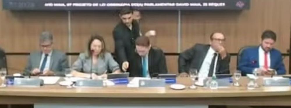 Vereadores de Patos aprovam aumento de 70% no próprio salário para 2025