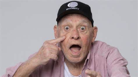 Morre aos 90 anos o locutor esportivo Silvio Luiz