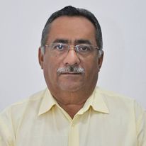 Câmara entrega Comenada Deputado Inácio Bento de Morais ao Radialista Gilberto Martins