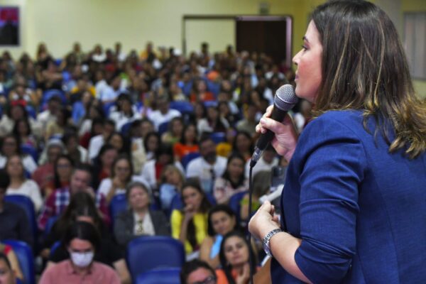 Pollyanna Dutra destaca papel transformador do Bolsa Família na Paraíba: “ponte para um futuro melhor”