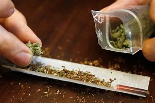 STJ julga recurso e aplica descriminalização do porte de maconha