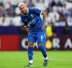  Neymar deixa partida do Al-Hilal após sentir nova lesão na parte posterior da coxa