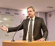 Líder da oposição articula reunião com Efraim e Veneziano para conter debandada de deputados