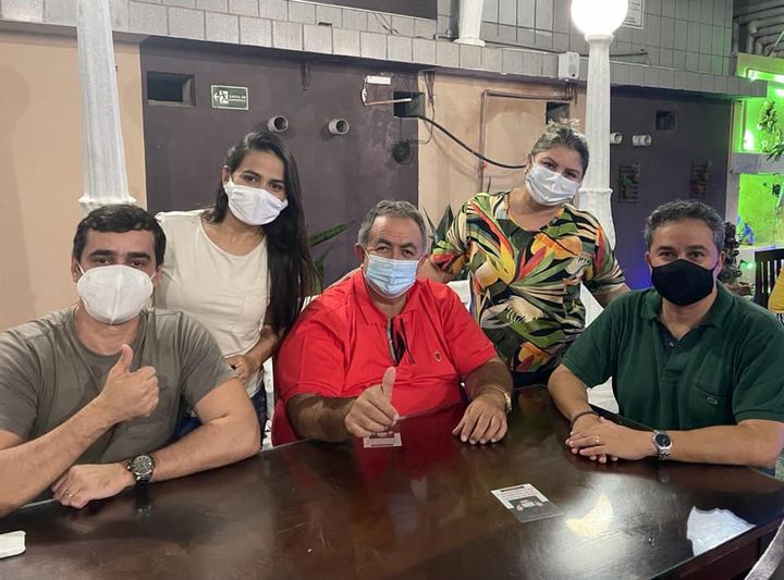 Efraim Filho é recebido pelo prefeito Ribeiro e o ex-prefeito Dudu Dantas em Cubati. 