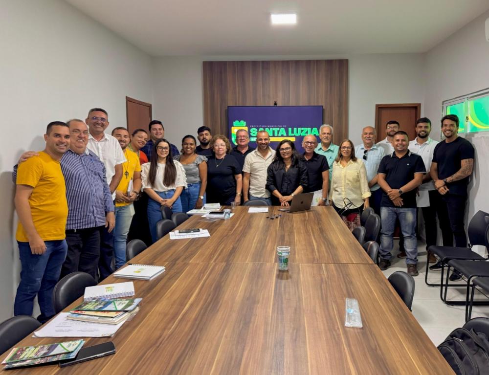 Prefeito Henry Lira reúne secretariado para balanço inicial de ações e definição de novas metas para a gestão em Santa Luzia