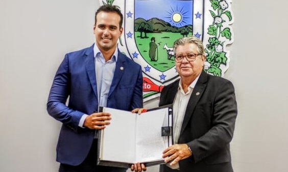 Lucas assume Governo da Paraíba com viagem de João a Portugal para apresentar potenciais turísticos