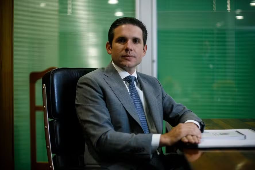 Pressionado, Hugo Motta deve colocar projeto de anistia na pauta da reunião com os líderes da Câmara nesta terça