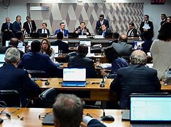 Senado discute, nesta quarta-feira (14), proposta que prevê o fim da reeleição para cargos executivos no Brasil