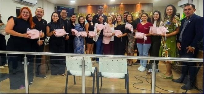 Câmara de São Mamede realiza sessão ordinária com homenagens aos profissionais da enfermagem e inclusão com intérprete de Libras