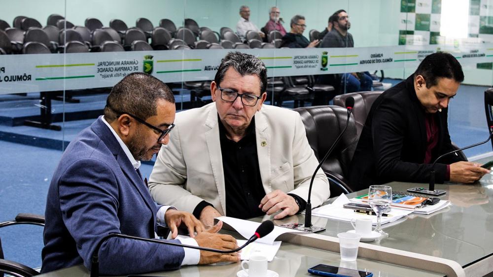 Câmara aprova REFIS 2025 e reajuste salarial para agentes públicos municipais