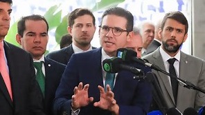 Hugo Motta encaminha à Comissão de Constituição e Justiça processo de cassação de Carla Zambelli