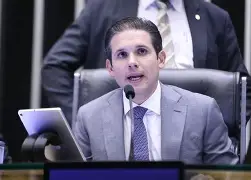 Após articulação de Hugo Motta, Câmara derruba aumento do IOF e impõe derrota ao governo Lula; texto segue para o Senado