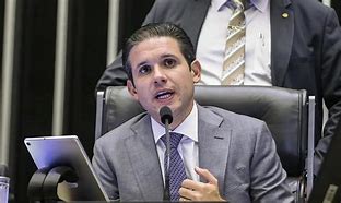 Hugo Motta critica atuação de Eduardo Bolsonaro nos EUA contra o Brasil: “Não pode ser admitido”