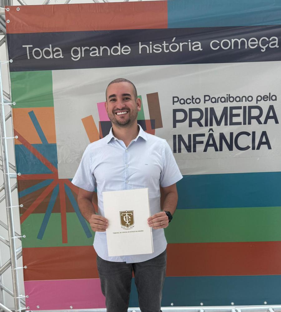 Emanuel Domiciano firma compromisso com a Primeira Infância ao assinar Pacto Estadual