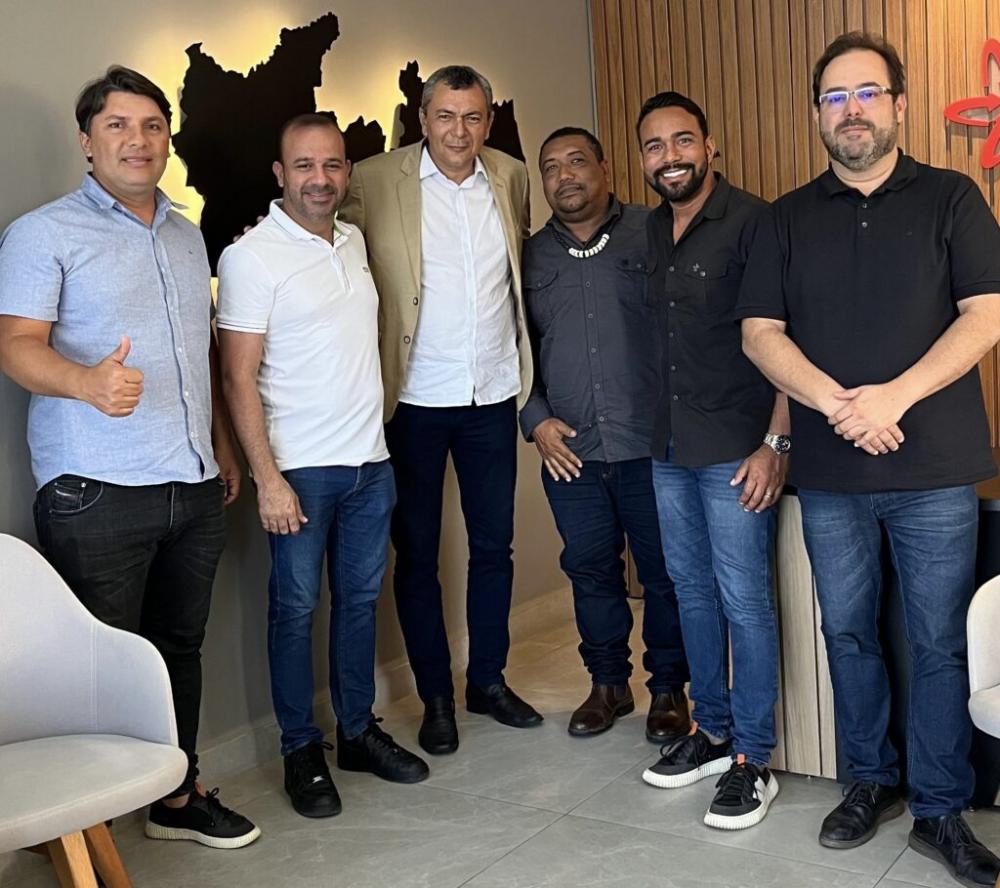 Prefeito Henry Lira acompanha eleição e parabeniza Félix Júnior como novo presidente da FECAM-PB