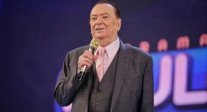 Apresentador Raul Gil é internado em São Paulo