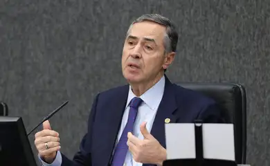 Barroso diz que julgamento envolve provas, e não disputa política