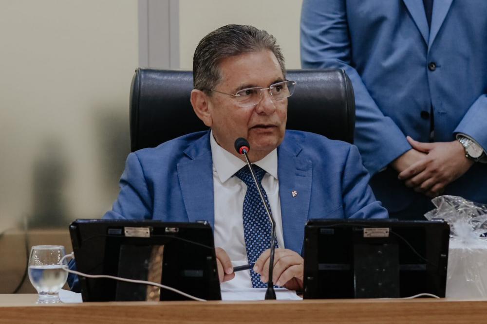 Adriano Galdino recebe Medalha do Mérito Legislativo em Minas Gerais