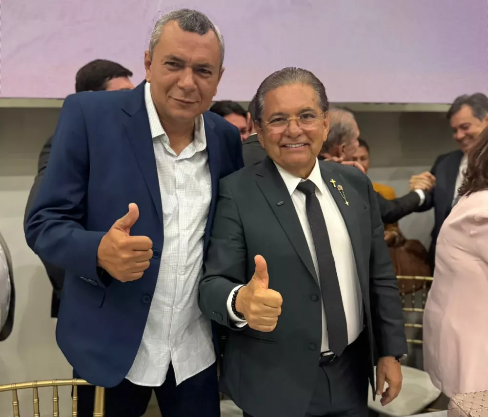 Presidente da FECAM-PB entrega convite a Adriano Galdino para ato pedindo justiça dos casos de violência contra vereadores na Paraíba