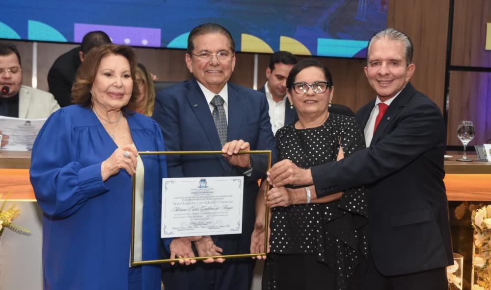 Adriano Galdino recebe título de cidadão de Patos