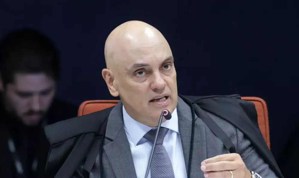 Moraes autoriza oitiva de Bolsonaro sobre material achado no Alvorada