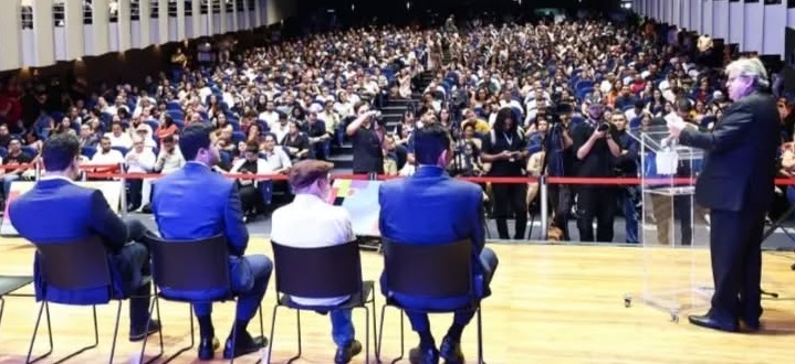 João Azevêdo empossa mil novos professores da rede estadual e destaca avanços na Educação da Paraíba