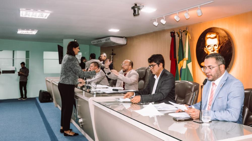 Câmara aprova mais de 200 requerimentos em sessão ordinária