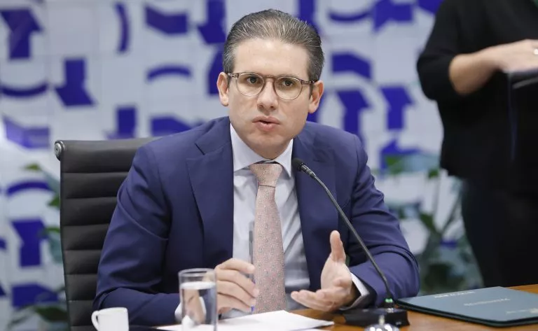 Punição: Conselho de Ética da Câmara suspende deputado que ofendeu Hugo Motta