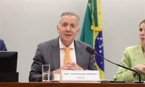 Aguinaldo Ribeiro é um dos nomes do PP cotados para vaga de ministro no TCU