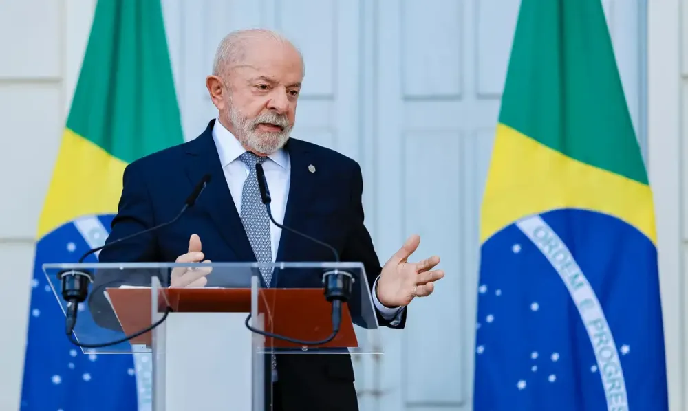 "Não se meta nas eleições no Brasil", diz Lula a Trump