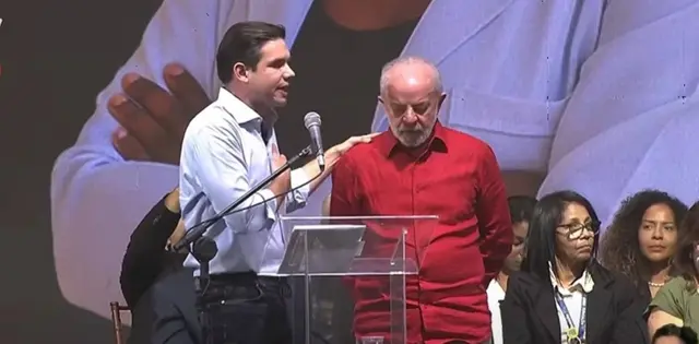 Hugo Motta recebe do Presidente Lula projeto que aumenta o teto do MEI para R$ 140 mil