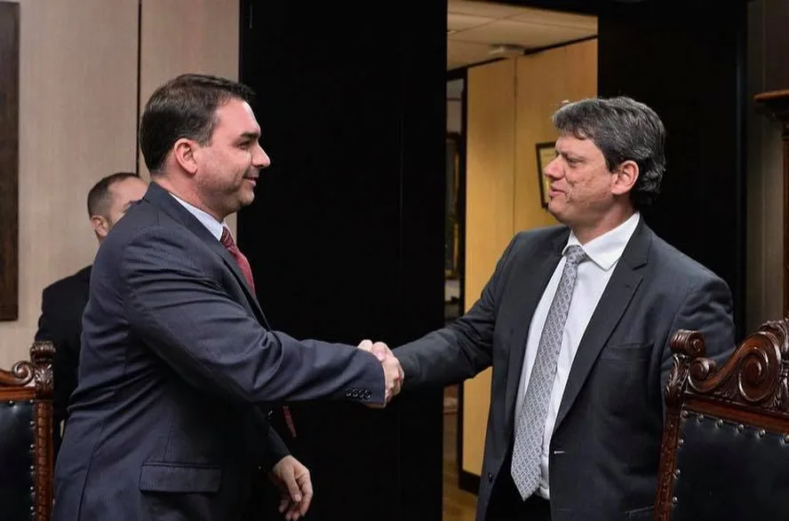 Republicanos cobra reciprocidade do PL para fechar aliança com Flávio Bolsonaro