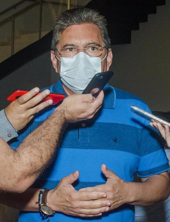 Adriano Galdino alerta prefeitos sobre avanço da Covid-19 no interior do Estado